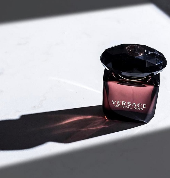 versace-crystal-noir-eau-de-toilette